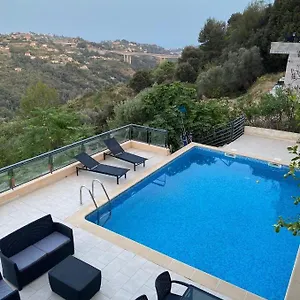 Villa Spacieuse Niçoise Au Calme Avec Piscine, Nice