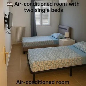 Couette-café Privative Renove 2024, Climatisation, Tramway Sur Place , 12 Min Centre, 16 Min Plage, Apercu Lateral Mer, 2 Wc Avec 2 Salle De Bain, Private Renovated 2024, Air-conditioned , Tram On Spot, 2 Toilets And 2 Bathrooms, Nice